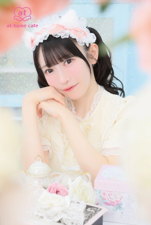 あっとほぉーむカフェ　れなち　コスデー　ソロチェキ お歳暮 2024 あっとほぉーむカフェ メルカリ - ソロチェキ①